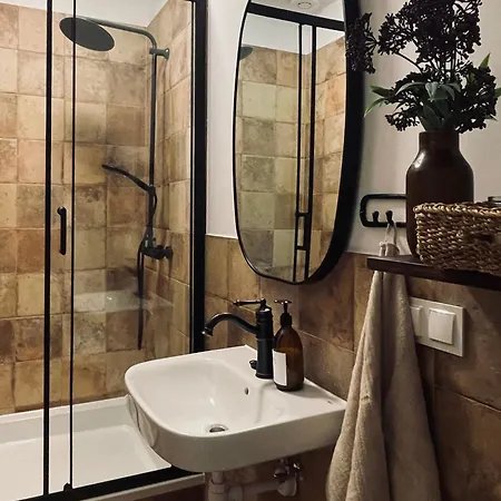 別荘 Przystanek 470 *